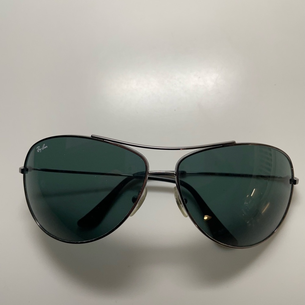 Ray-Ban Aviator Sunglasses with Black Lenses